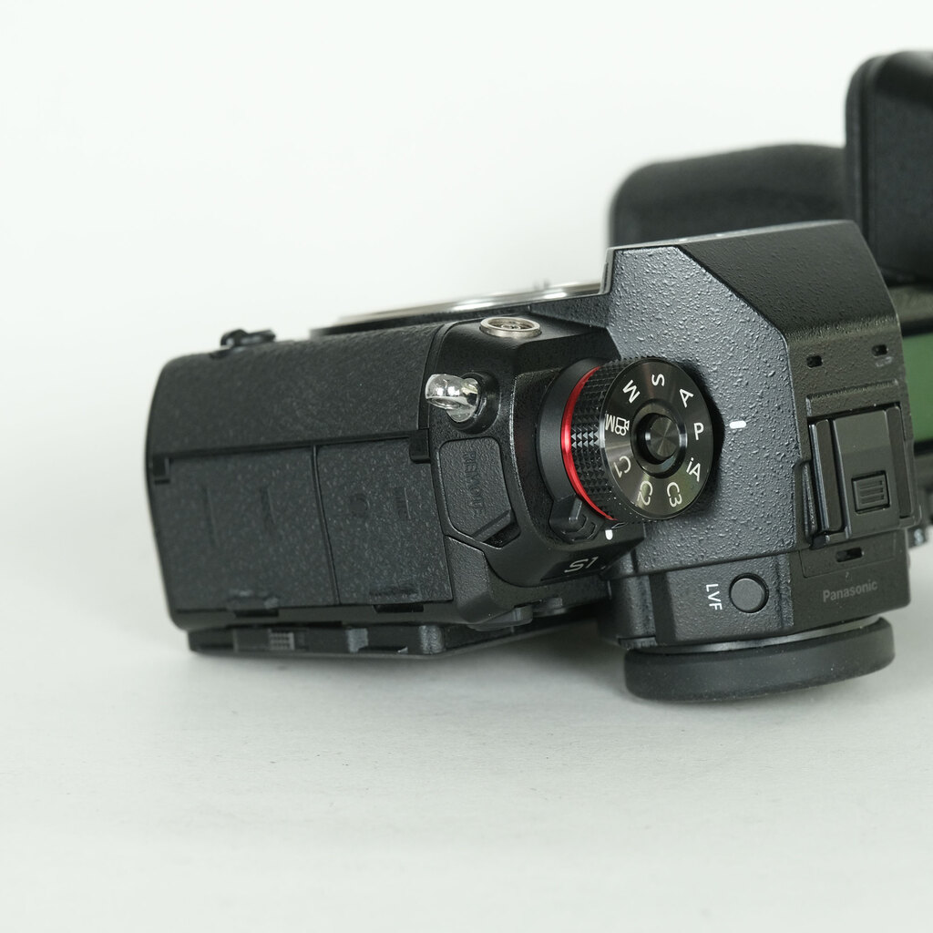 Panasonic LUMIX DC-S1 Panasonic LUMIX DC-S1