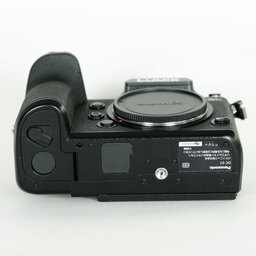 Panasonic LUMIX DC-S1