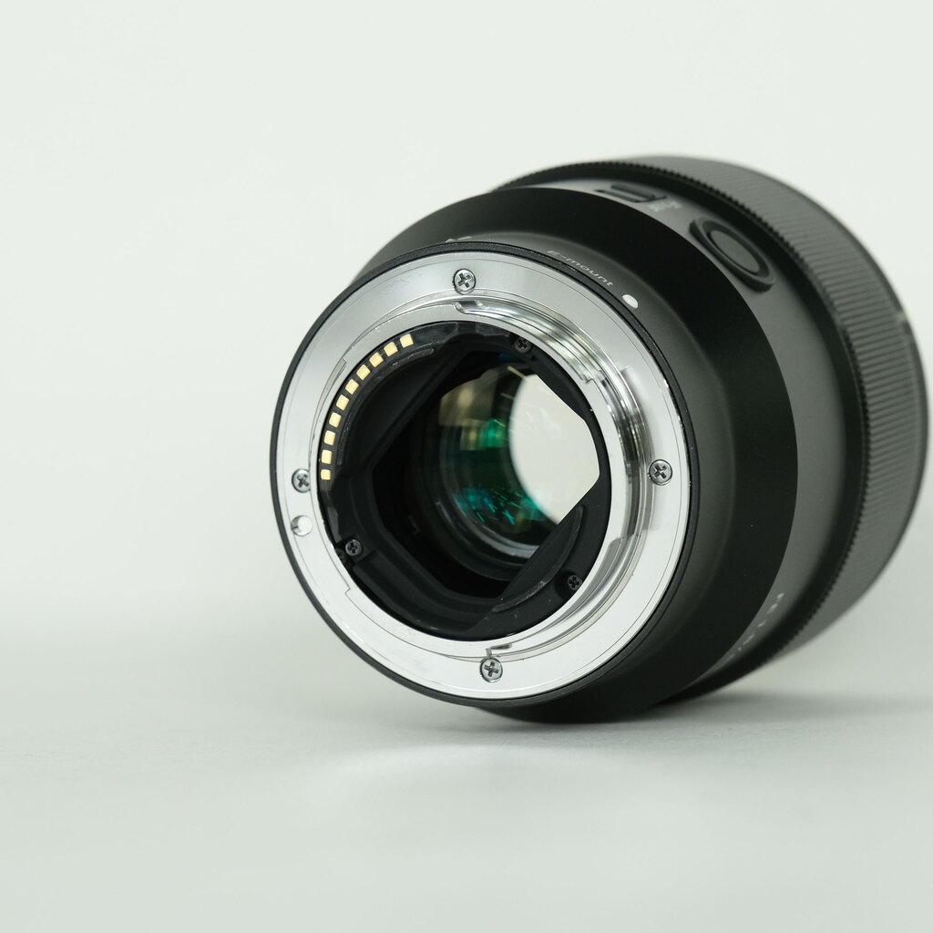 SONY FE 85mm F1.8 SEL85F18の出品 | ONE SCENE（ワンシーン）