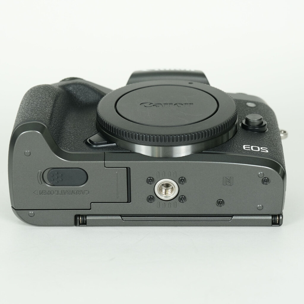 Canon EOS M5