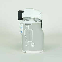 Canon EOS Kiss M2