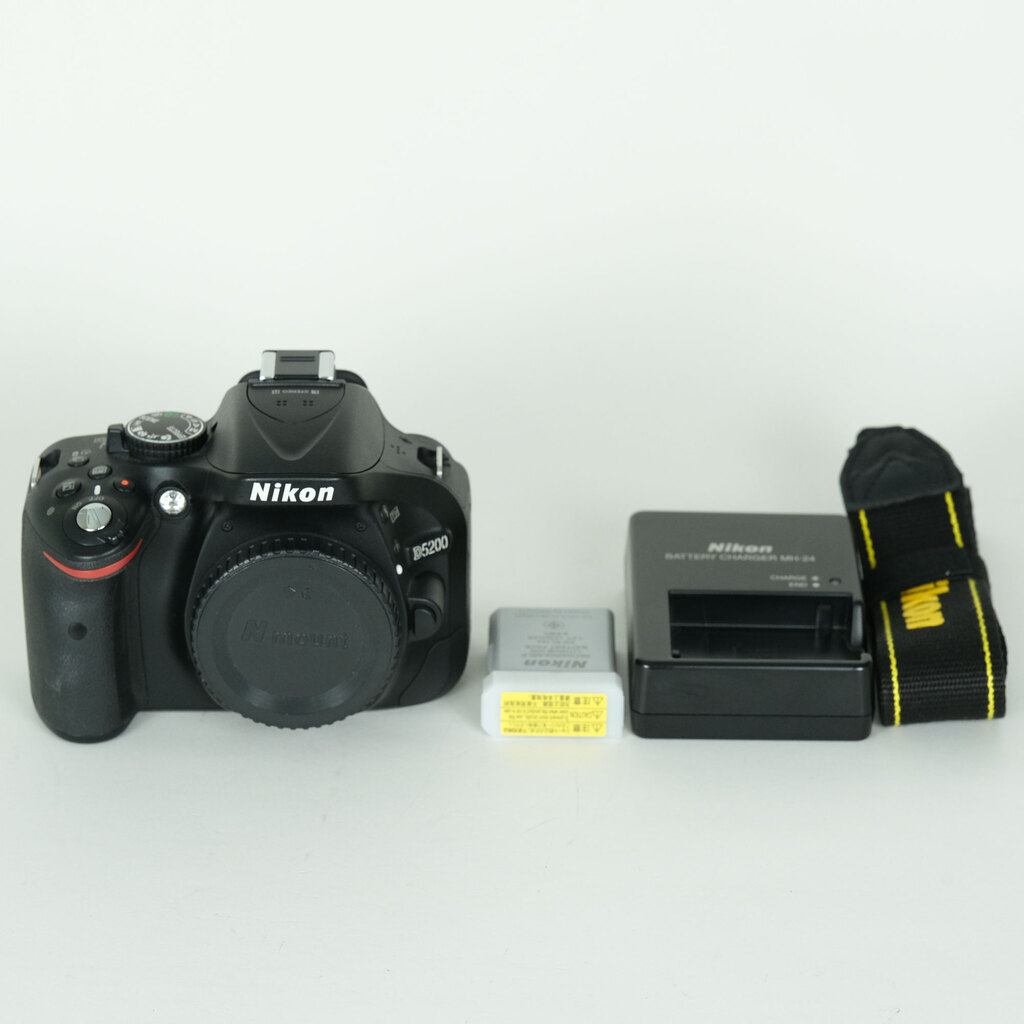 Nikon D5200 ボディ ブラックの出品 | ONE SCENE（ワンシーン）