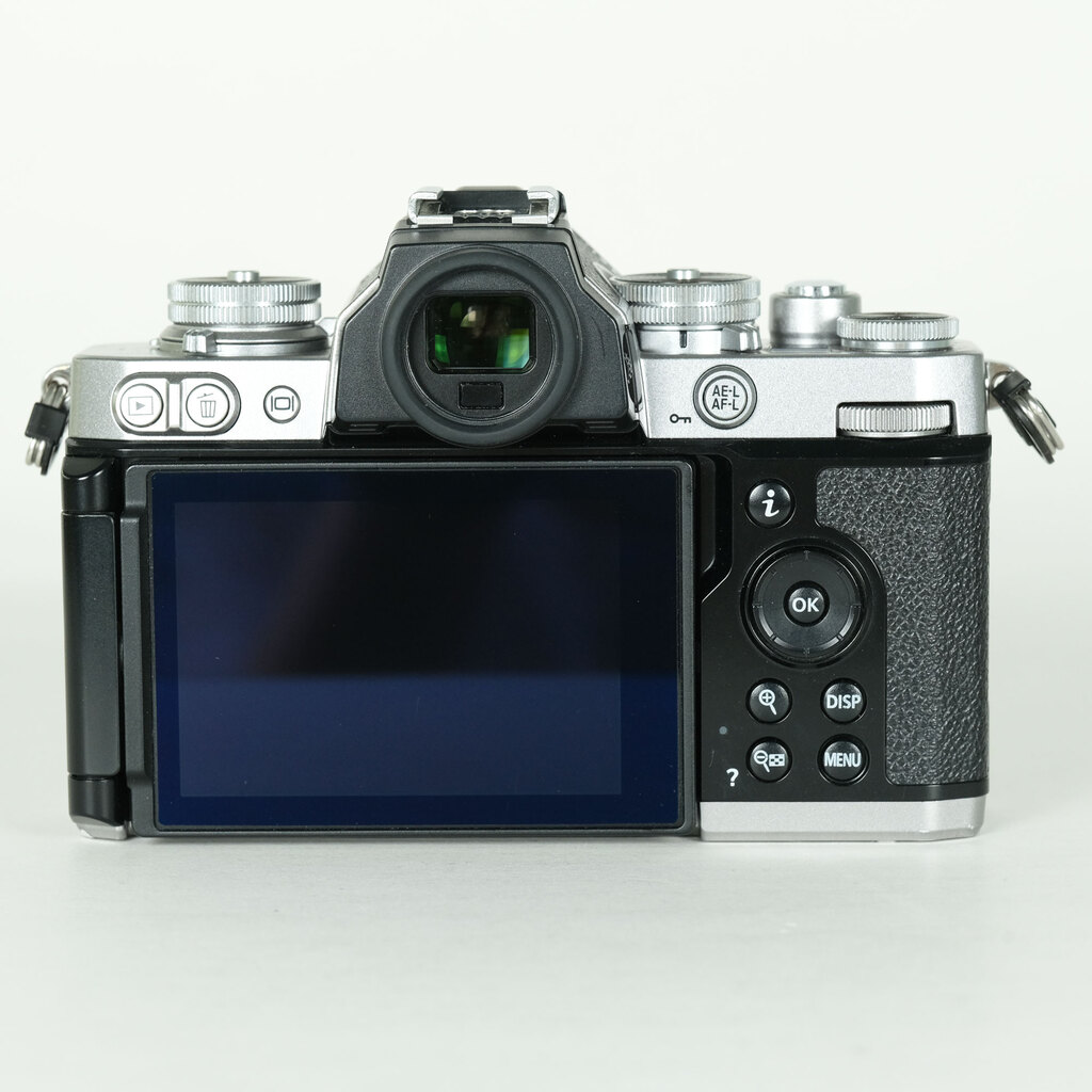Nikon Z fc [�{�f�B �V���o�[]
