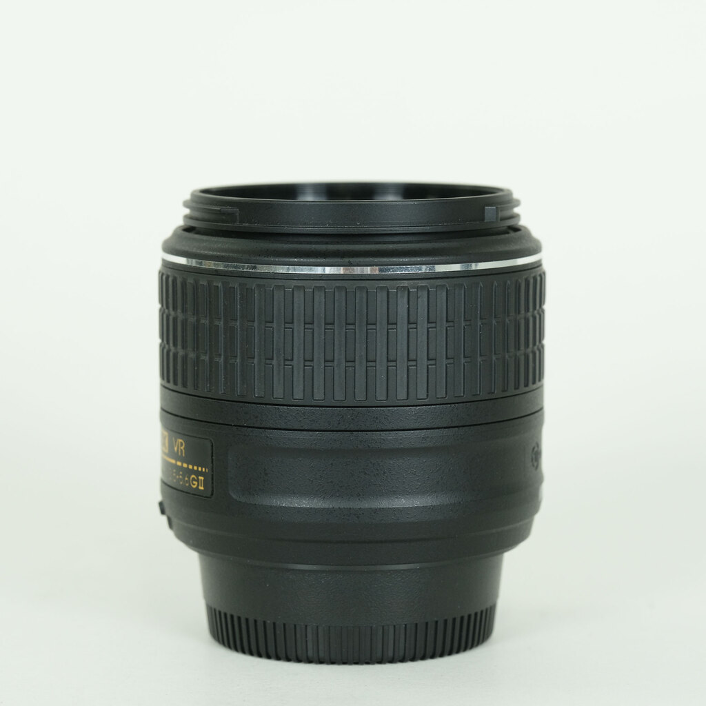 Nikon AF-S DX NIKKOR 18-55mm f3.5-5.6G VR II Nikon AF-S DX NIKKOR 18-55mm f3.5-5.6G VR II