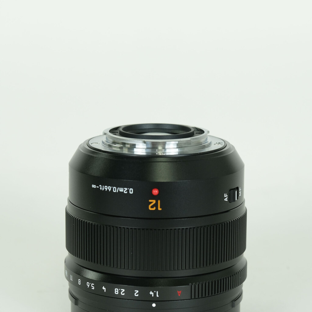 Panasonic LEICA DG SUMMILUX 12mm / F1.4 ASPH.