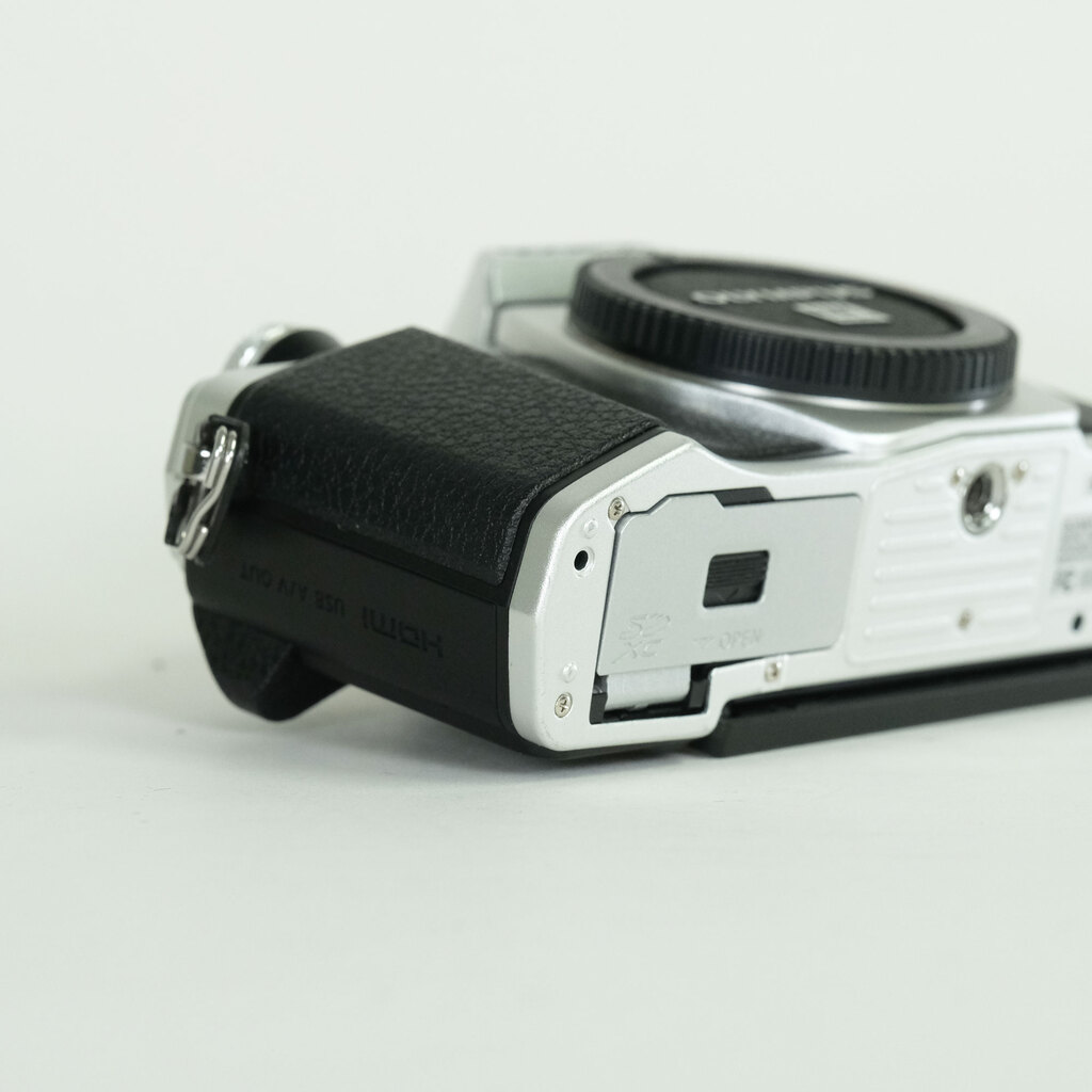 OLYMPUS OM-D E-M10 Mark II OLYMPUS OM-D E-M10 Mark II