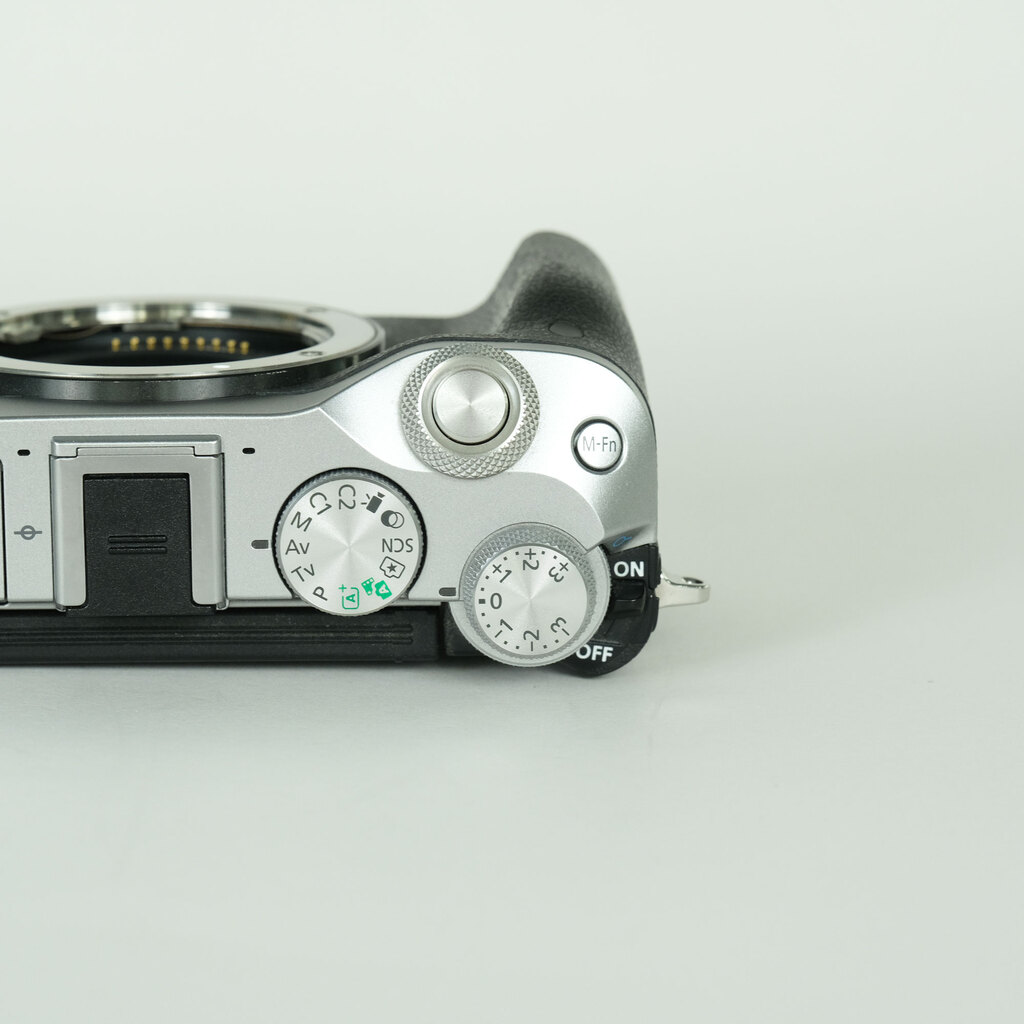 Canon EOS M6
