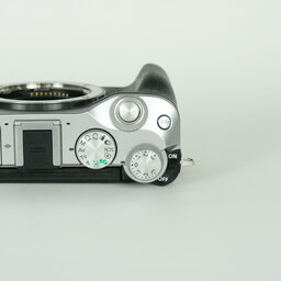 Canon EOS M6