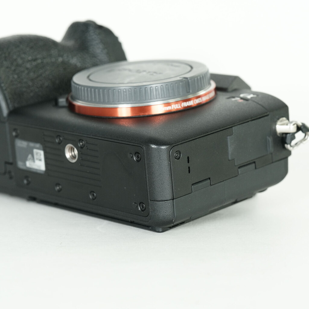 SONY α7RIV ボディ ILCE-7RM4A   【後期モデル 液晶下部にSONYロゴなし】