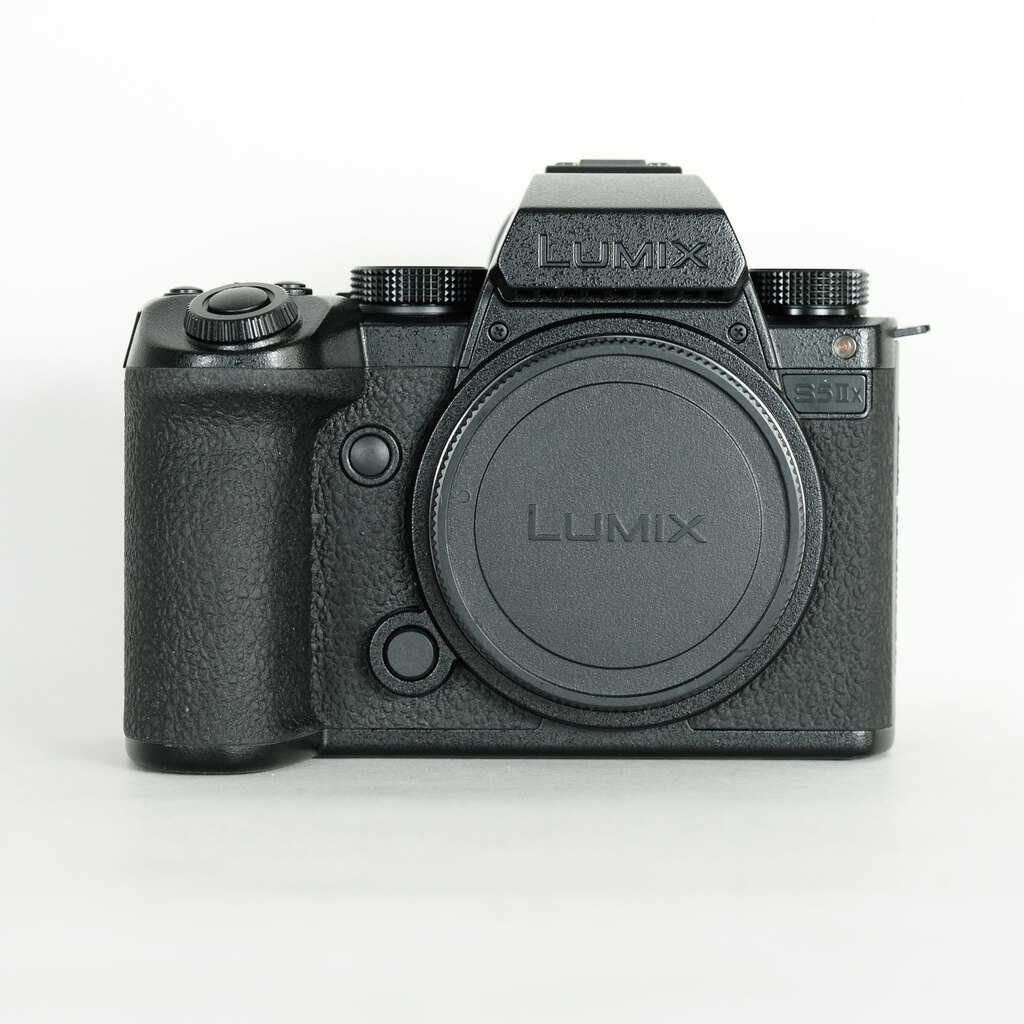 PANASONIC LUMIX S5IIx DC-S5M2X ボディ Panasonic LUMIX S5IIX ボディ DC-S5M2X ブラックの出品 | ONE SCENE