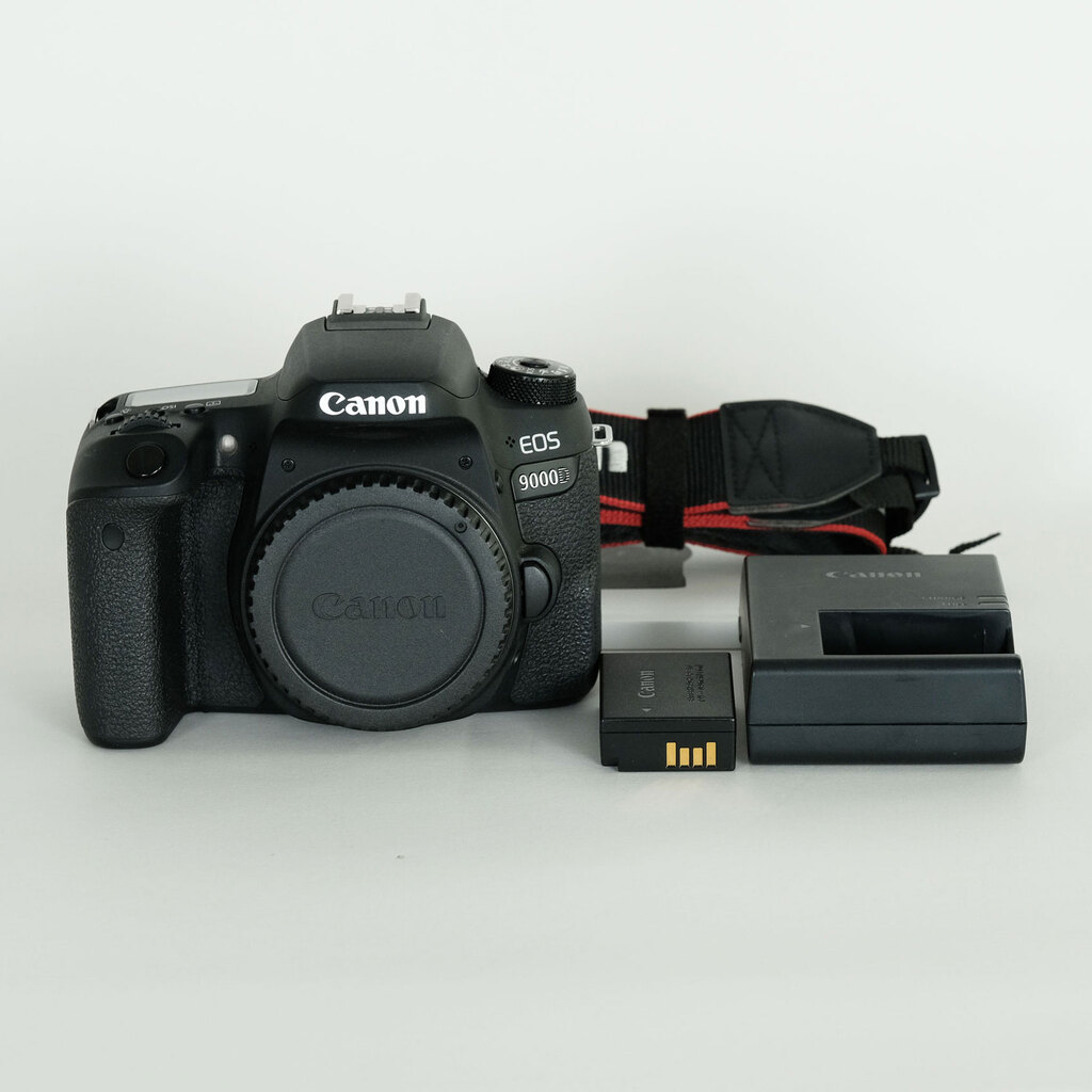 Canon EOS 9000D
