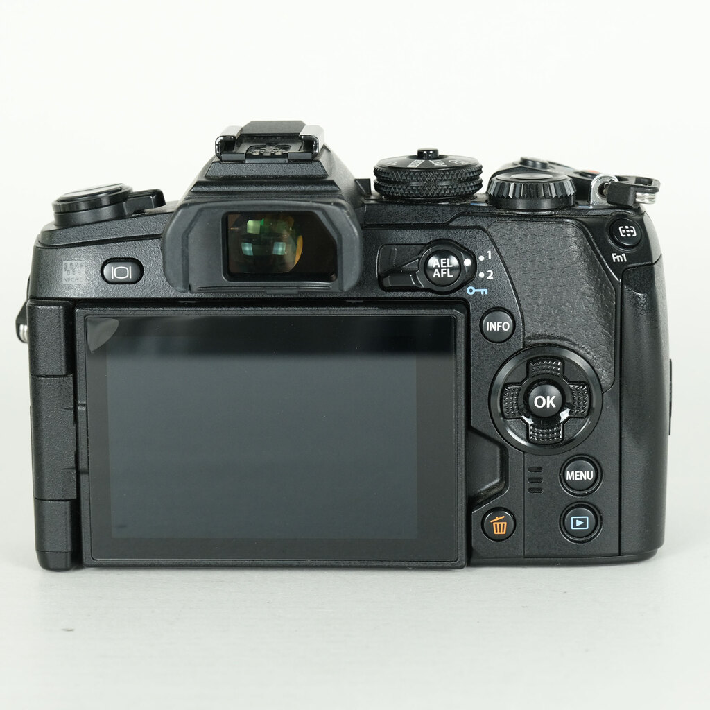 OLYMPUS OM-D E-M1 Mark II [�{�f�B]