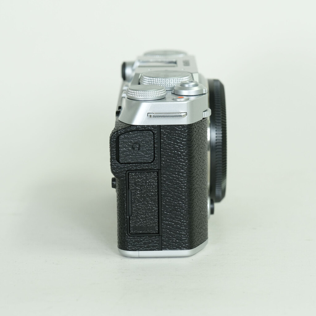 FUJIFILM X-M5