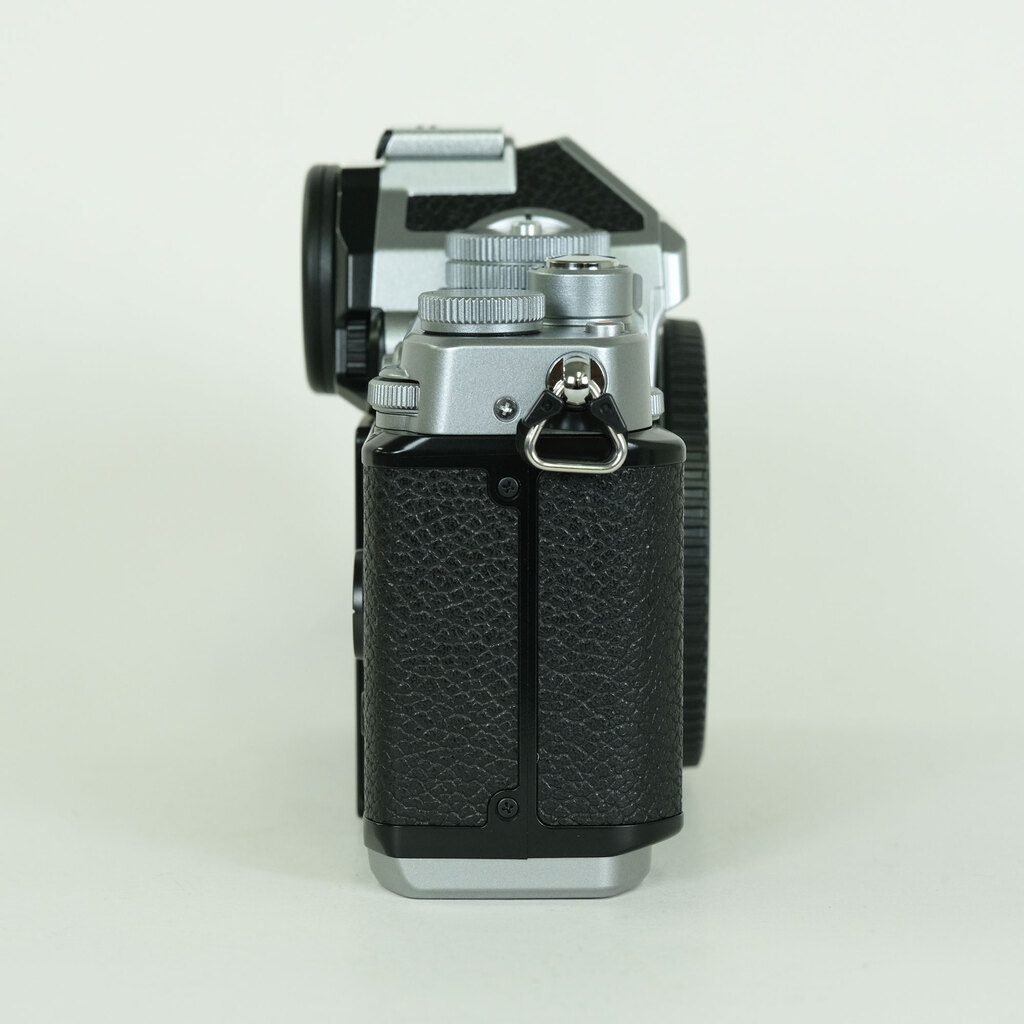 Nikon Z f [�{�f�B �V���o�[]