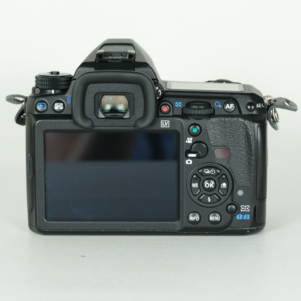 PENTAX K-3 II �{�f�B