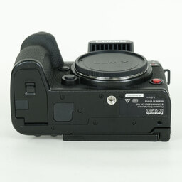 Panasonic LUMIX DC-S1M2ES ボディ