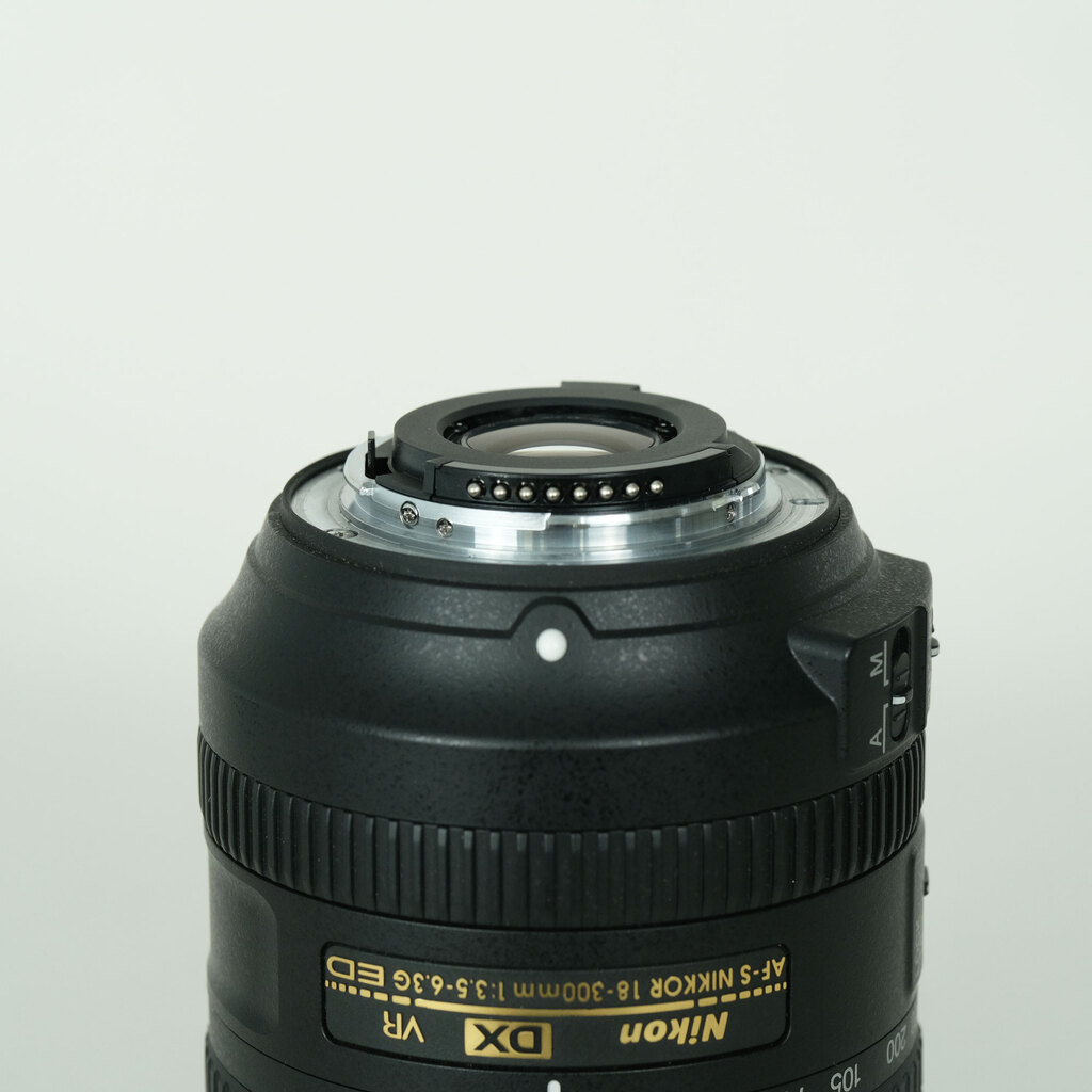 Nikon AF-S DX NIKKOR 18-300mm f/3.5-6.3G ED VR
