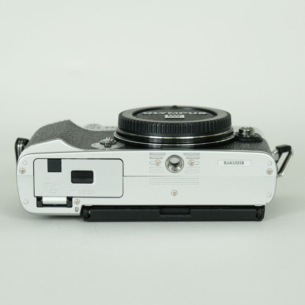 OLYMPUS PEN E-P7