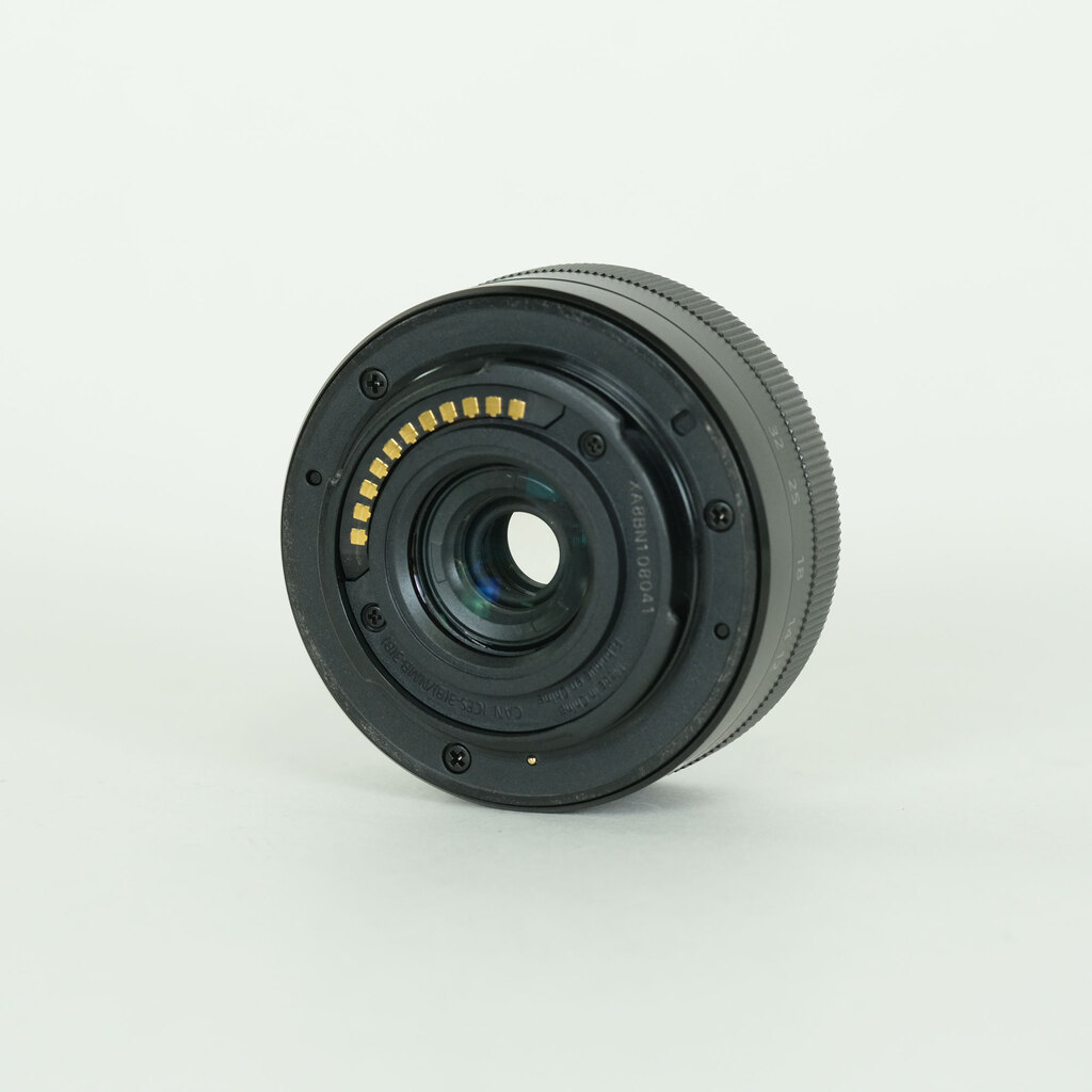 Panasonic LUMIX G VARIO 12-32mm / F3.5-5.6 ASPH. / MEGA O.I.S.