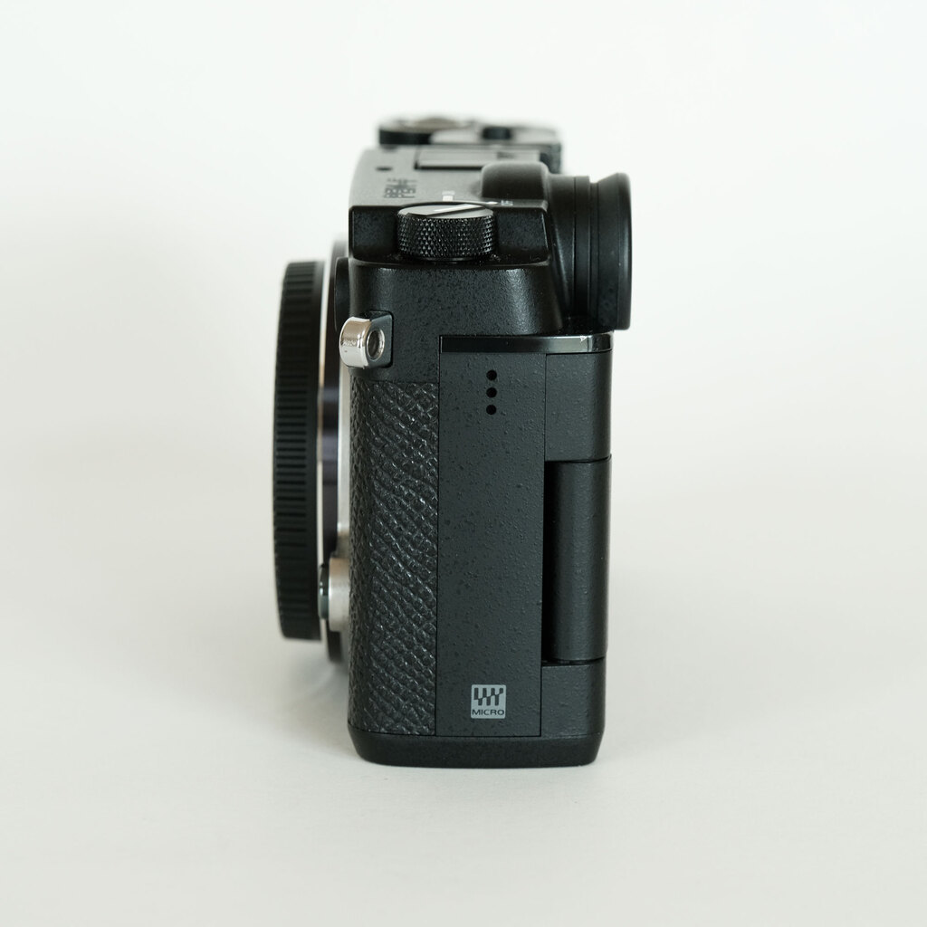 OLYMPUS PEN-F