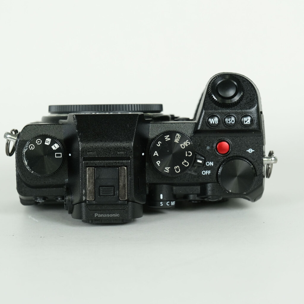 Panasonic LUMIX DC-S5 Panasonic LUMIX DC-S5