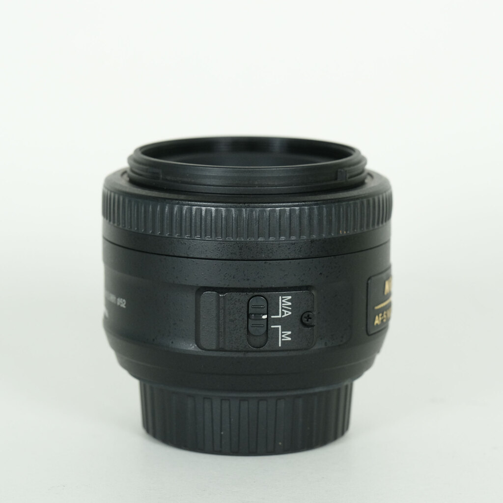 Nikon AF-S DX NIKKOR 35mm f/1.8G Nikon AF-S DX NIKKOR 35mm f/1.8G
