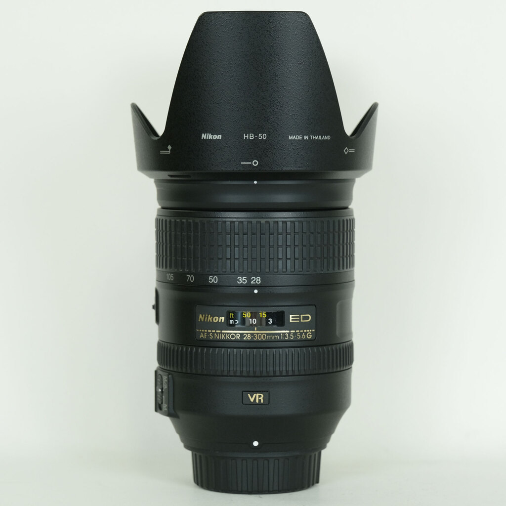 Nikon AF-S NIKKOR 28-300mm f/3.5-5.6G ED VR Nikon AF-S NIKKOR 28-300mm f/3.5-5.6G ED VR