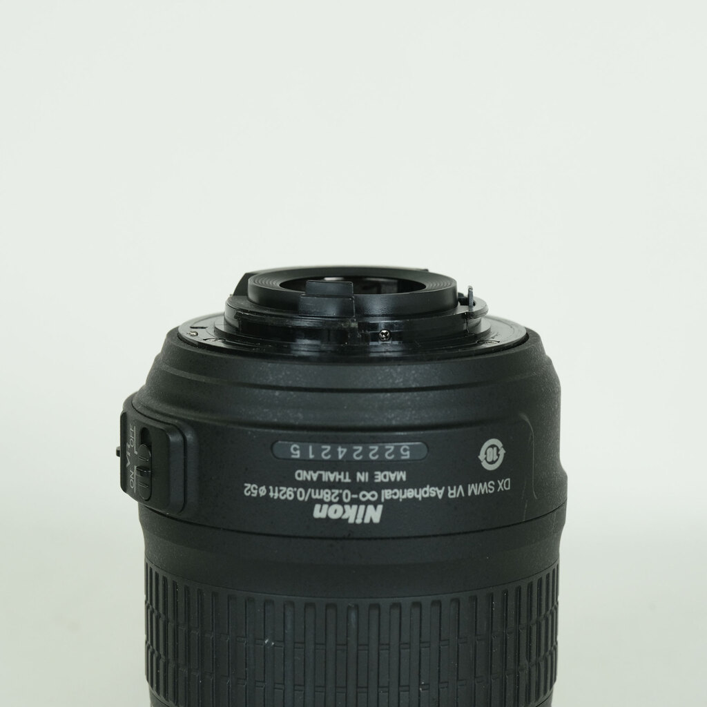 Nikon AF-S DX NIKKOR 18-55mm F3.5-5.6 G VR Nikon AF-S DX NIKKOR 18-55mm F3.5-5.6 G VR