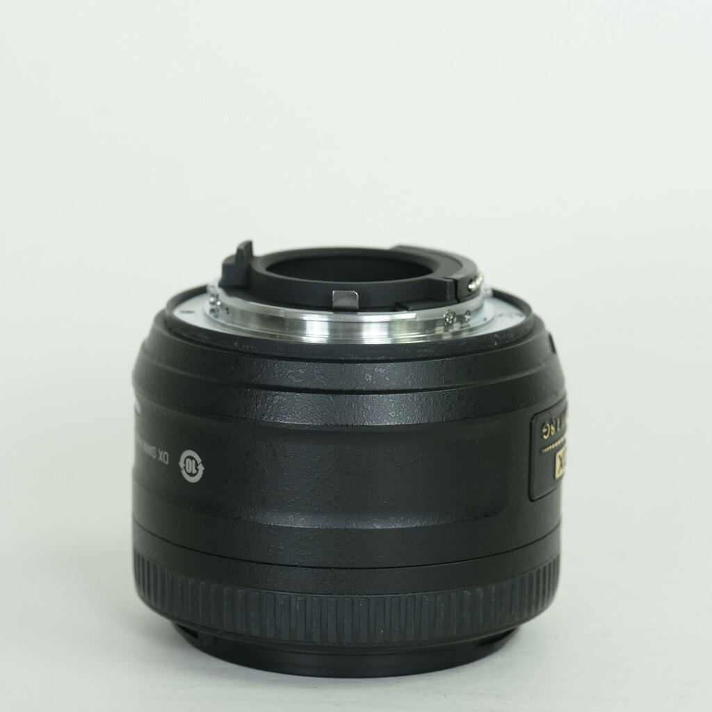 Nikon AF-S DX NIKKOR 35mm f/1.8G Nikon AF-S DX NIKKOR 35mm f/1.8G