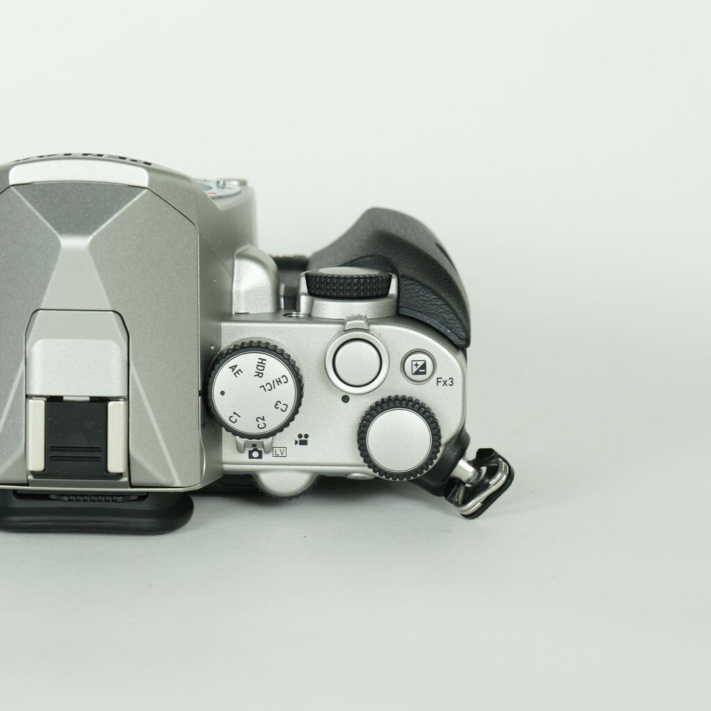 PENTAX KP ボディ シルバーの出品 | ONE SCENE（ワンシーン）