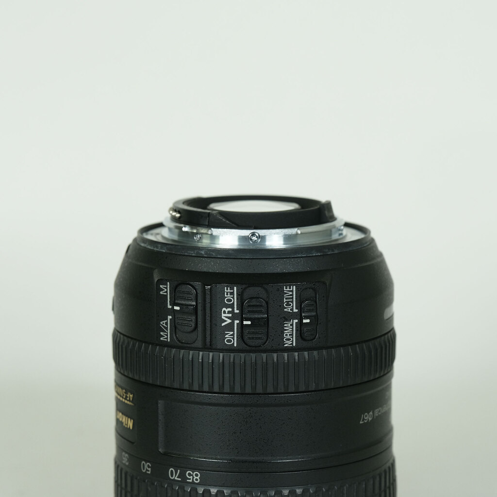 Nikon AF-S DX NIKKOR 16-85mm F3.5-5.6G ED VR Nikon AF-S DX NIKKOR 16-85mm F3.5-5.6G ED VR