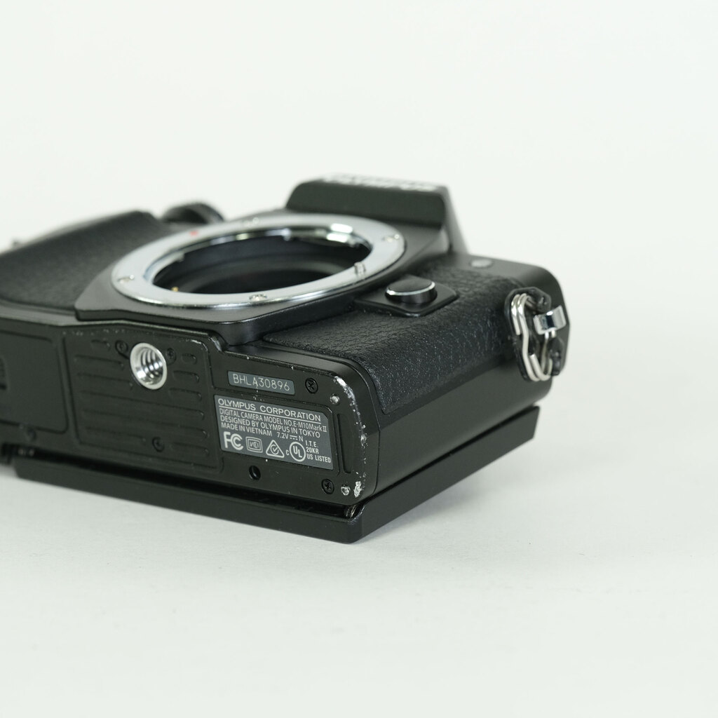 OLYMPUS OM-D E-M10 Mark II OLYMPUS OM-D E-M10 Mark II