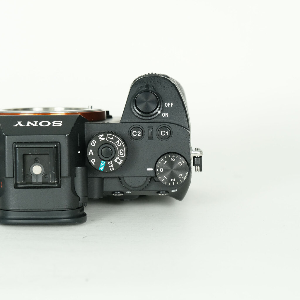 SONY α7R III（ILCE-7RM3）の出品 | ONE SCENE（ワンシーン）