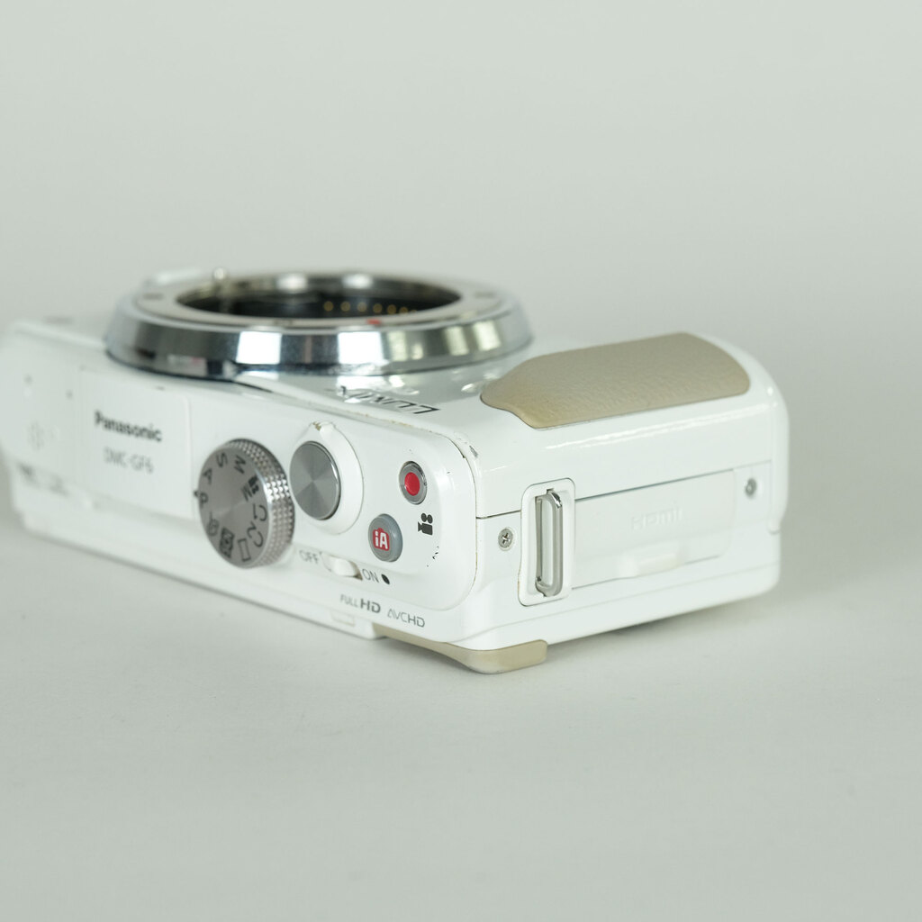 Panasonic LUMIX DMC-GF6-W ボディ ホワイト
