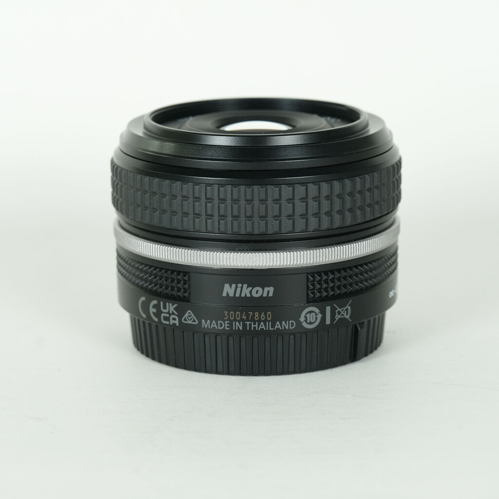 Nikon NIKKOR Z 40mm f/2 Nikon NIKKOR Z 40mm f/2