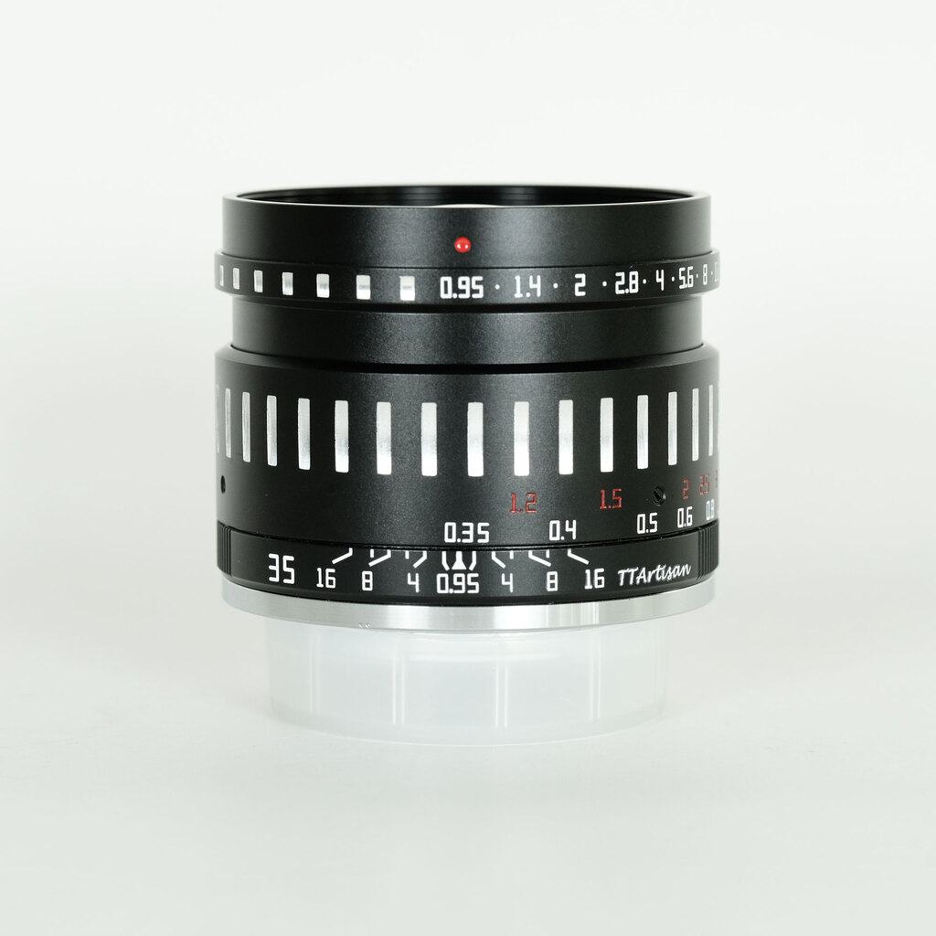 銘匠光学 TTArtisan 35mm F0.95 C (フジフイルムX用) ブラック×シルバー