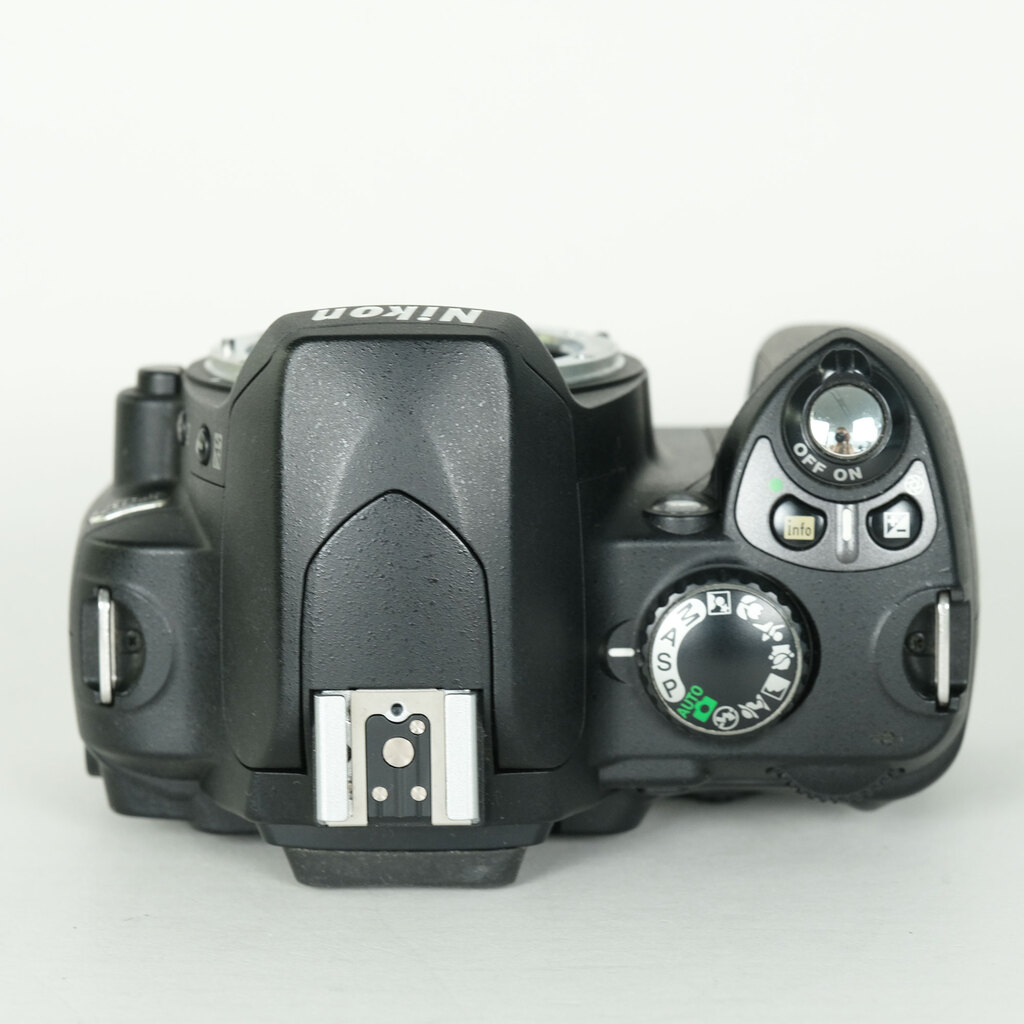 Nikon D40 ブラックボディの出品 | ONE SCENE（ワンシーン）