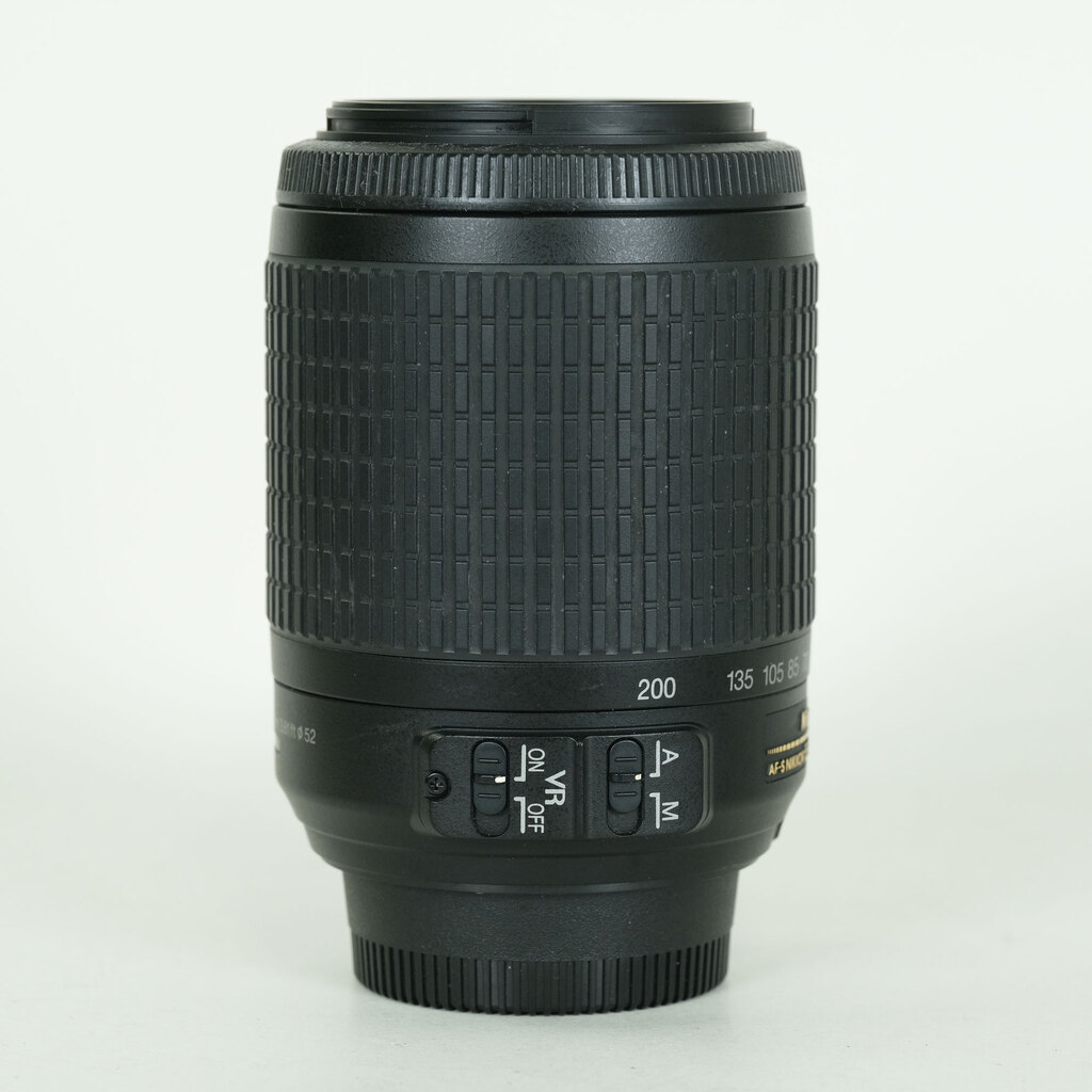 Nikon AF-S DX VR Zoom-Nikkor 55-200mm F4-5.6G IF-ED Nikon AF-S DX VR Zoom-Nikkor 55-200mm F4-5.6G IF-ED