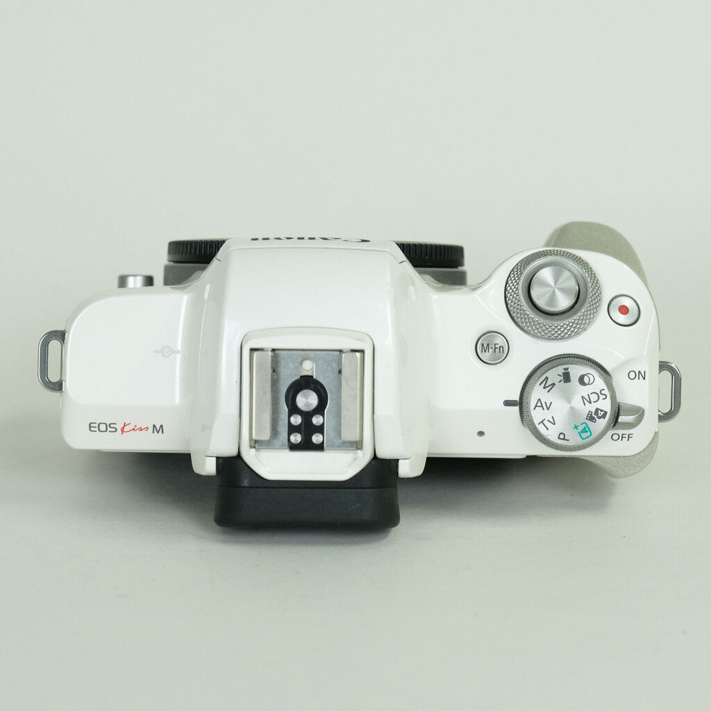 Canon EOS Kiss M Canon EOS Kiss M
