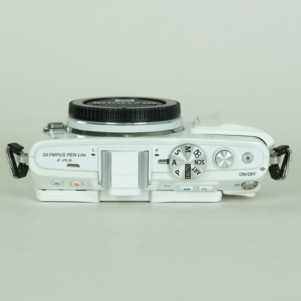 OLYMPUS PEN Lite E-PL6 ボディ ホワイト