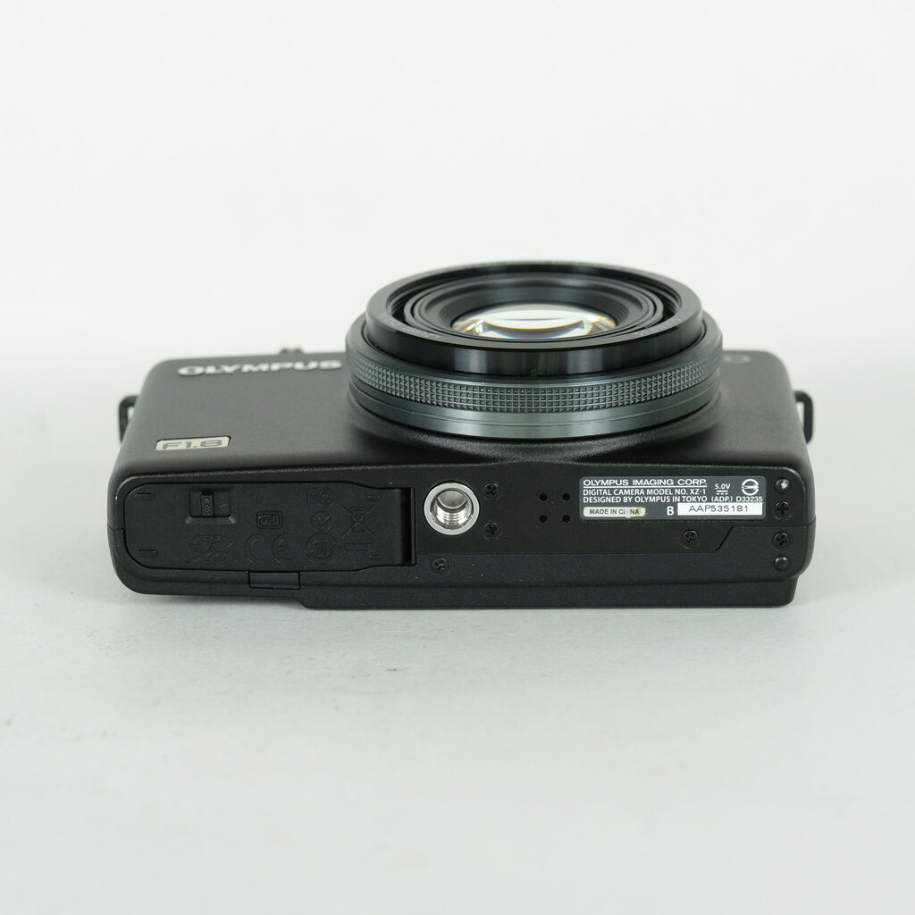 OLYMPUS XZ-1 ブラックの出品 | ONE SCENE（ワンシーン）
