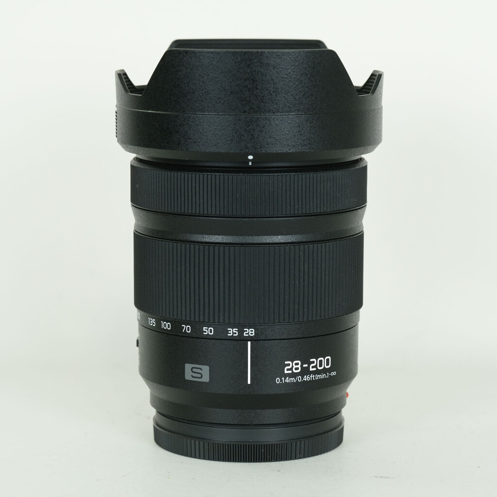 Panasonic LUMIX S 28-200mm F4-7.1 MACRO O.I.S. Panasonic LUMIX S 28-200mm F4-7.1 MACRO O.I.S.