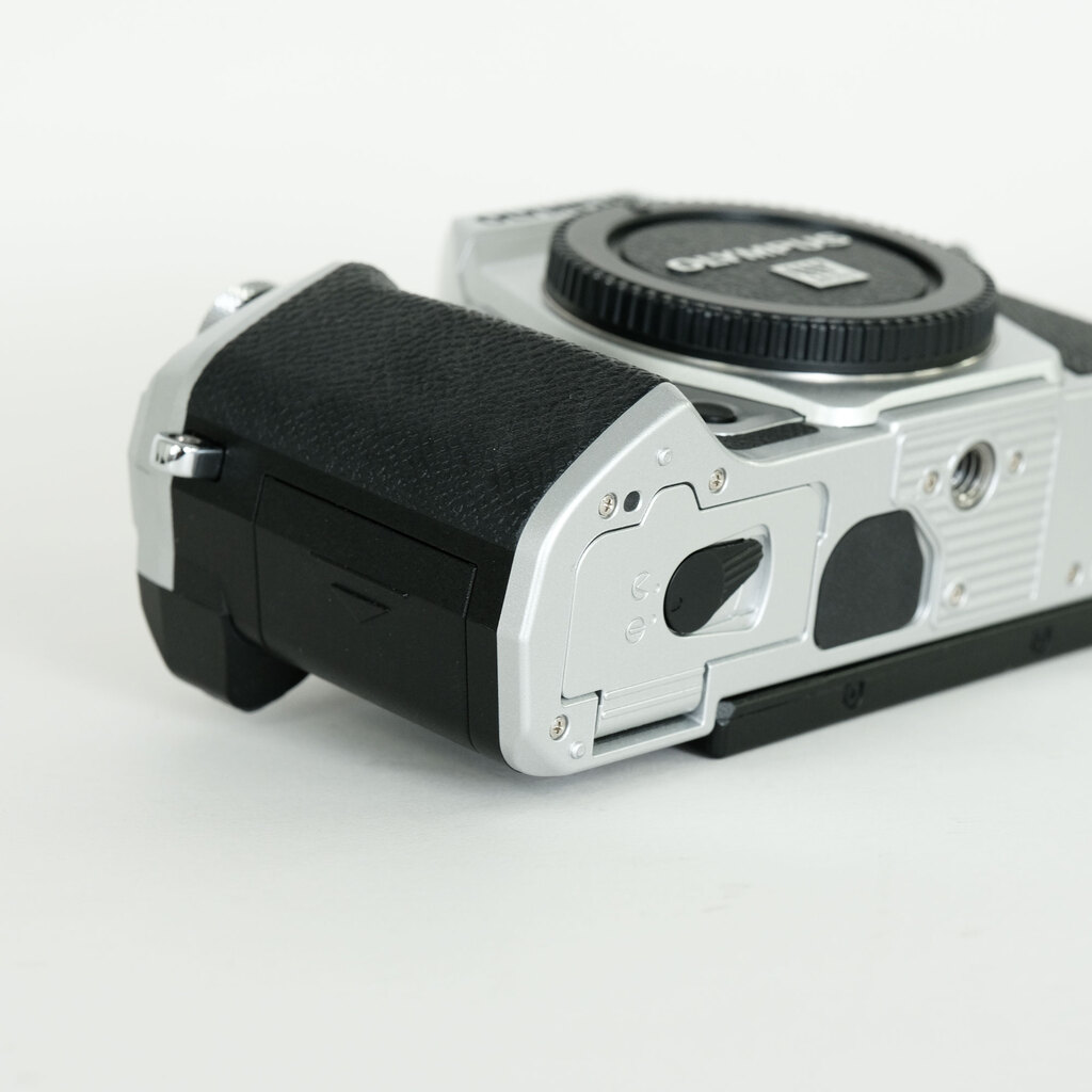 OLYMPUS OM-D E-M5 Mark III