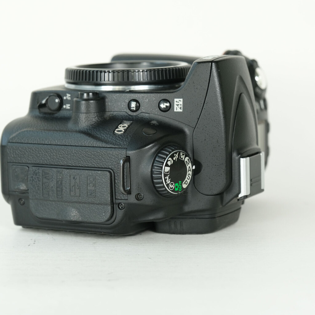Nikon D90 ボディの出品 | ONE SCENE（ワンシーン）