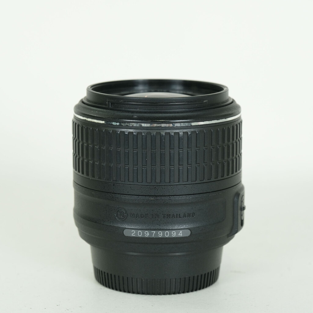 Nikon AF-S DX NIKKOR 18-55mm f3.5-5.6G VR II Nikon AF-S DX NIKKOR 18-55mm f3.5-5.6G VR II