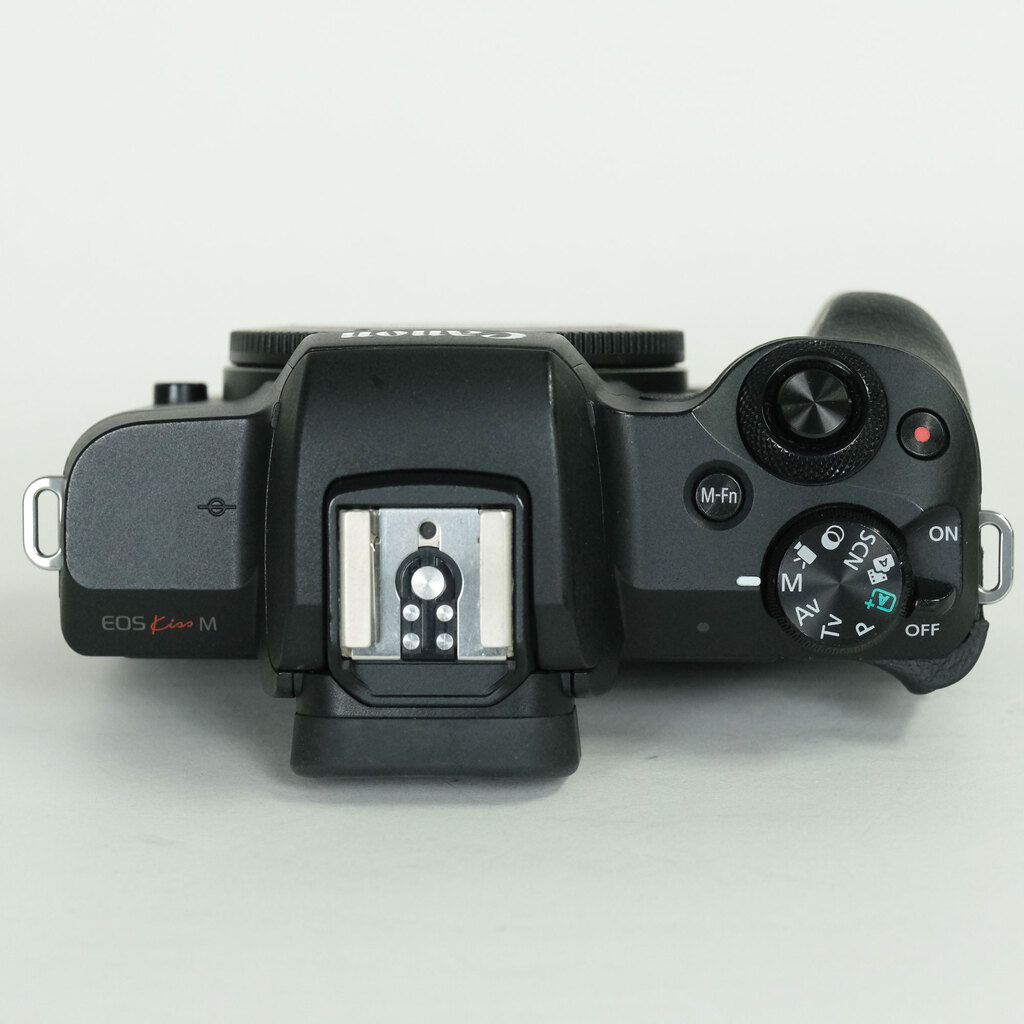 Canon EOS Kiss M Canon EOS Kiss M