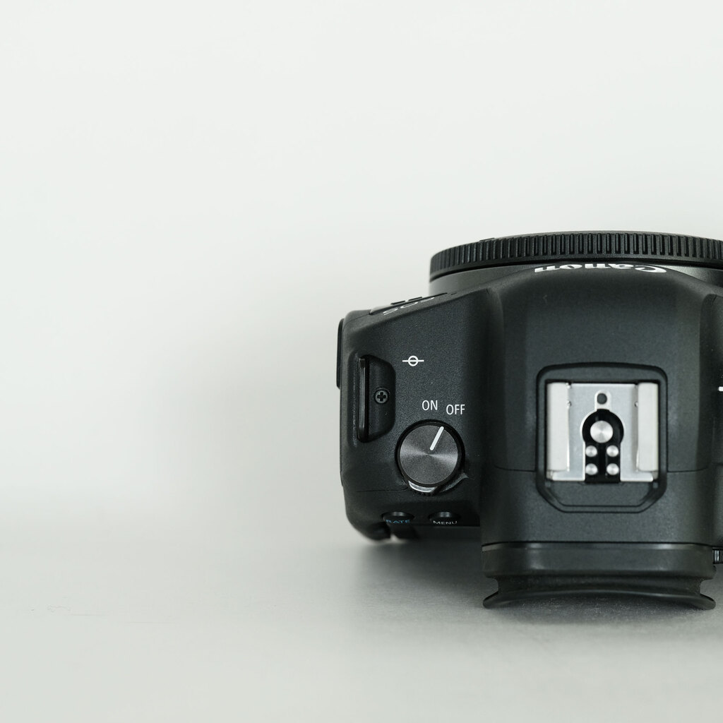 Canon EOS R6 Canon EOS R6