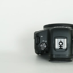 Canon EOS R6 Canon EOS R6