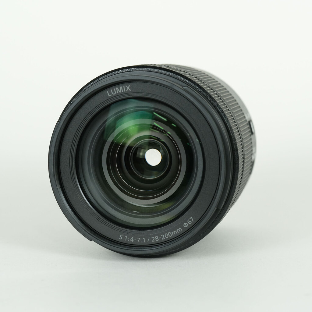 Panasonic LUMIX S 28-200mm F4-7.1 MACRO O.I.S.