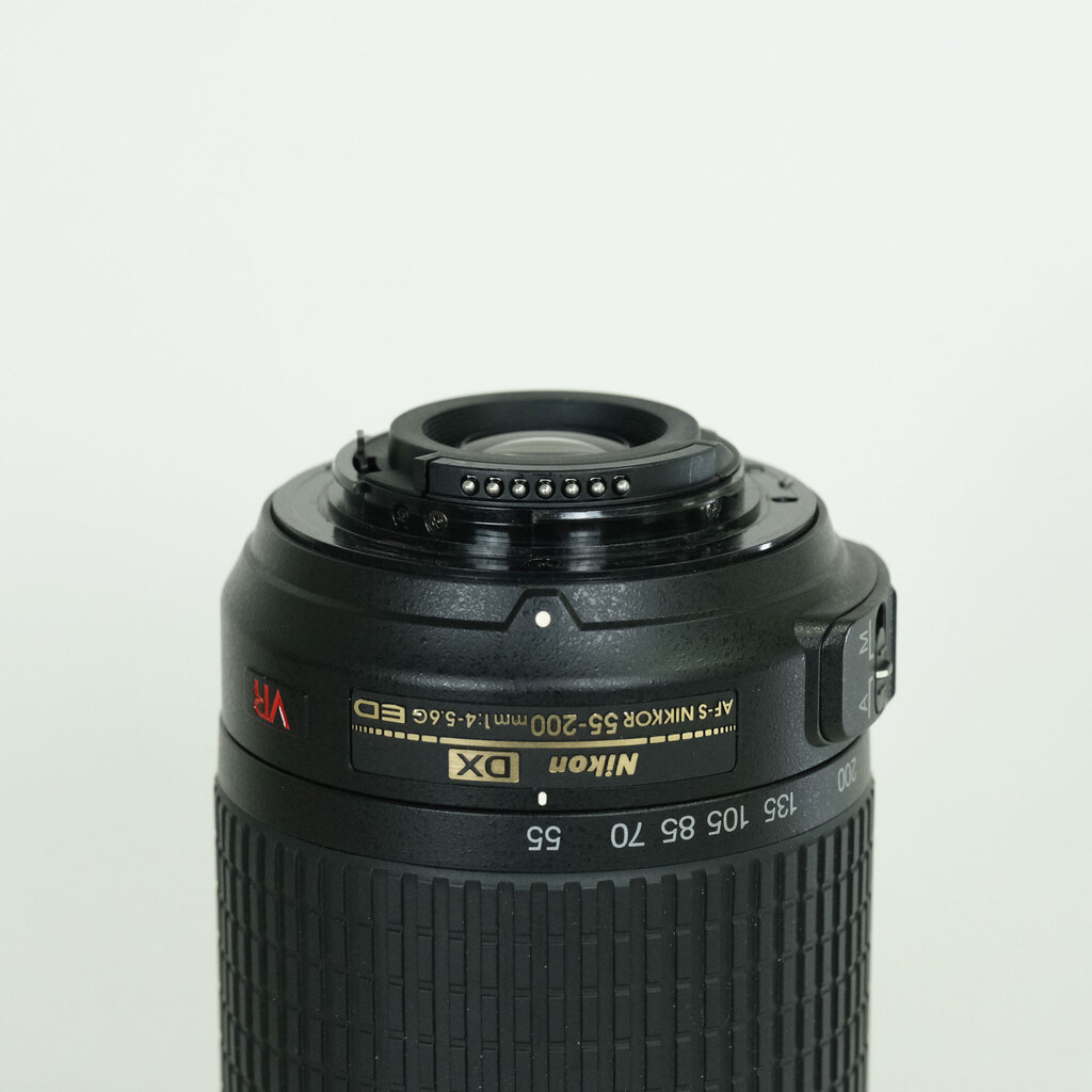Nikon AF-S DX VR Zoom-Nikkor 55-200mm F4-5.6G IF-ED Nikon AF-S DX VR Zoom-Nikkor 55-200mm F4-5.6G IF-ED